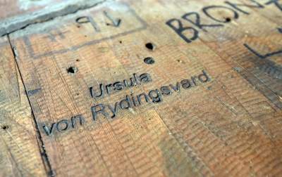 Monumentalne rzeźby przed Muzeum Narodowym. Z wyjątkowego drewna - zdjęcie 5