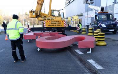 Tak Tesco znika z Krakowa. W środku też już niewiele zostało - zdjęcie 9