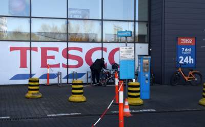 Tak Tesco znika z Krakowa. W środku też już niewiele zostało - zdjęcie 2