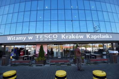 Tak Tesco znika z Krakowa. W środku też już niewiele zostało - zdjęcie 18