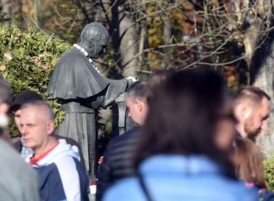 Znicze, kwiaty, baloniki i stragany z cukierkami. Tak świętujemy... - zdjęcie 28