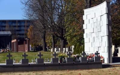 Znicze, kwiaty, baloniki i stragany z cukierkami. Tak świętujemy... - zdjęcie 36