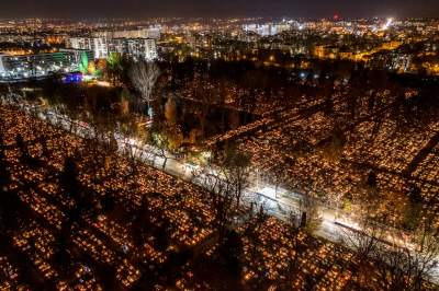 Kraków w blasku zniczy. Raz w roku taki widok - zdjęcie 2