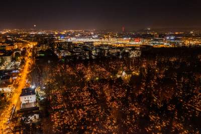 Kraków w blasku zniczy. Raz w roku taki widok - zdjęcie 8