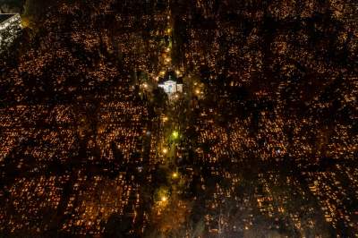 Kraków w blasku zniczy. Raz w roku taki widok - zdjęcie 1