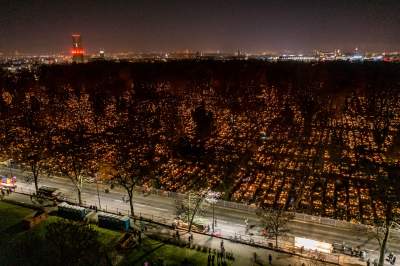 Kraków w blasku zniczy. Raz w roku taki widok - zdjęcie 7