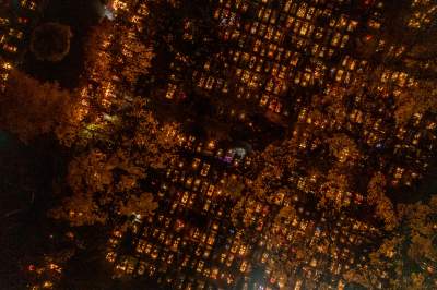 Kraków w blasku zniczy. Raz w roku taki widok - zdjęcie 3