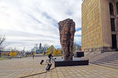 "Ursula von Rydingsvard. Tylko sztuka". Fot. Marek Lasyk - zdjęcie 1