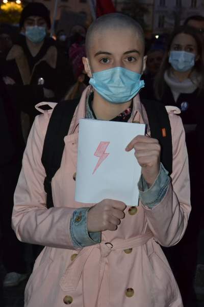 "Ani jednej więcej!" Tysiące protestujących w Krakowie - zdjęcie 16