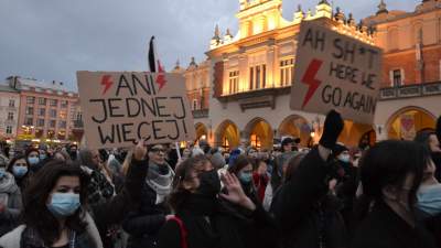 "Ani jednej więcej!" Tysiące protestujących w Krakowie - zdjęcie 13
