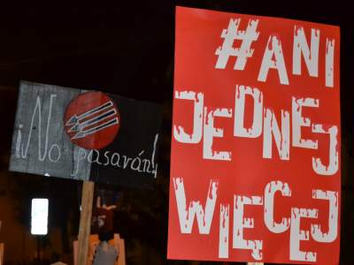 "Ani jednej więcej!" Tysiące protestujących w Krakowie - zdjęcie 26