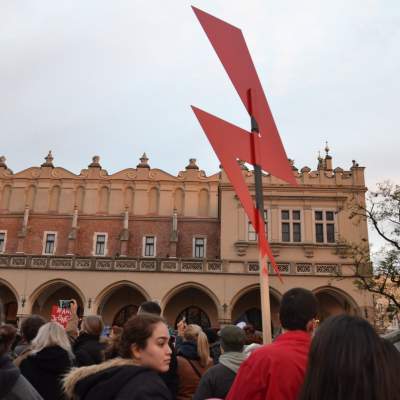 "Ani jednej więcej!" Tysiące protestujących w Krakowie - zdjęcie 2