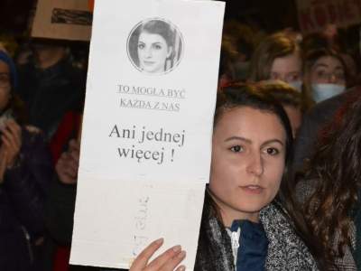 "Ani jednej więcej!" Tysiące protestujących w Krakowie - zdjęcie 38