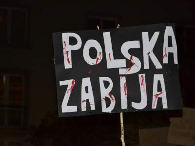 "Ani jednej więcej!" Tysiące protestujących w Krakowie - zdjęcie 32