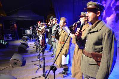 Listopadowa Lekcja Śpiewana: Radosna Niepodległość - zdjęcie 19