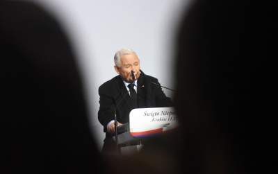 Rząd i PiS świętowali w Krakowie. Strajk Kobiet protestował - zdjęcie 25