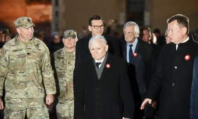 Rząd i PiS świętowali w Krakowie. Strajk Kobiet protestował - zdjęcie 4