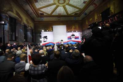 Rząd i PiS świętowali w Krakowie. Strajk Kobiet protestował - zdjęcie 24