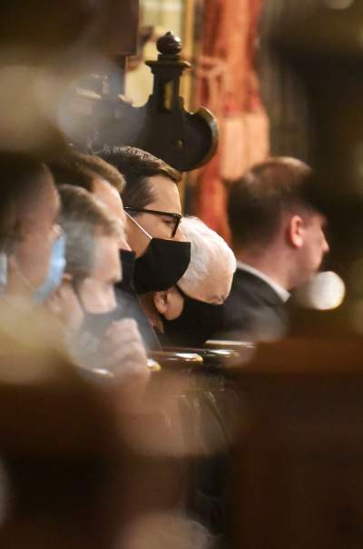 Rząd i PiS świętowali w Krakowie. Strajk Kobiet protestował - zdjęcie 10