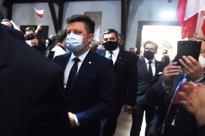 Rząd i PiS świętowali w Krakowie. Strajk Kobiet protestował - zdjęcie 19