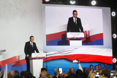 Rząd i PiS świętowali w Krakowie. Strajk Kobiet protestował - zdjęcie 27