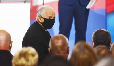 Rząd i PiS świętowali w Krakowie. Strajk Kobiet protestował - zdjęcie 20