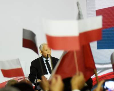 Rząd i PiS świętowali w Krakowie. Strajk Kobiet protestował - zdjęcie 22