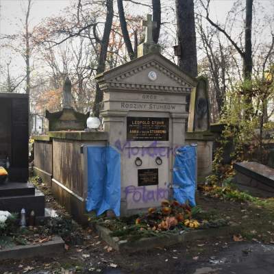 "Morderca Polaków", "agent Putina", czyszczenie grobu Stuhrów na cmentarzu Rakowickim - zdjęcie 2