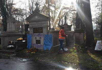 "Morderca Polaków", "agent Putina", czyszczenie grobu Stuhrów na cmentarzu Rakowickim - zdjęcie 8