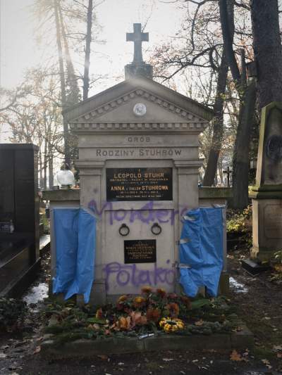 "Morderca Polaków", "agent Putina", czyszczenie grobu Stuhrów na cmentarzu Rakowickim - zdjęcie 5