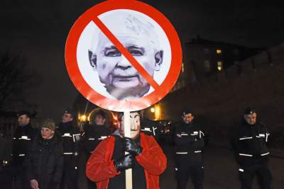 "Powitajmy Kaczyńskiego". Protest przy wjeździe na Wawel - zdjęcie 3