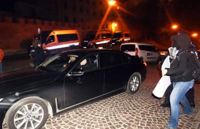 "Powitajmy Kaczyńskiego". Protest przy wjeździe na Wawel - zdjęcie 12