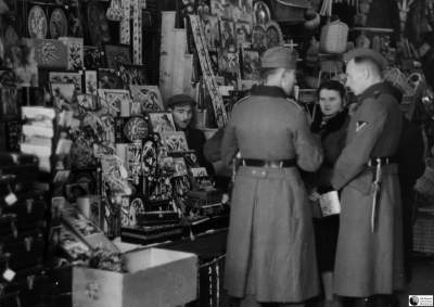 Niemieccy okupanci w Krakowie. Osiedlilo się wtedy ok. 50 tysięcy Niemców - zdjęcie 22