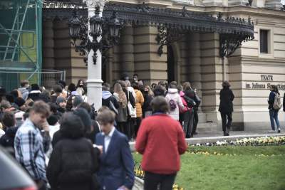 Kolejki do Teatru Słowackiego, szkoły nie odwołują wyjść na "Dziady" Mai Kleczewskiej - zdjęcie 1