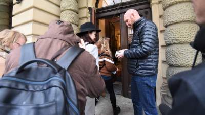 Kolejki do Teatru Słowackiego, szkoły nie odwołują wyjść na "Dziady" Mai Kleczewskiej - zdjęcie 6