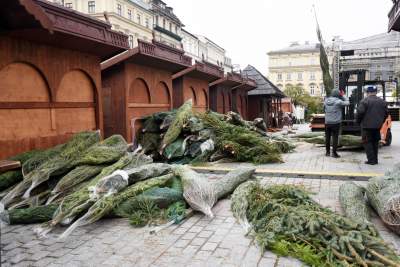 Swięta będą za miesiąc, tymczasem na Rynku Głównym... - zdjęcie 18