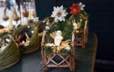 Swięta będą za miesiąc, tymczasem na Rynku Głównym... - zdjęcie 23