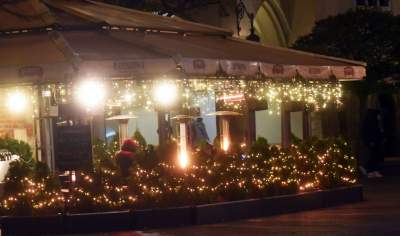 Swięta będą za miesiąc, tymczasem na Rynku Głównym... - zdjęcie 10