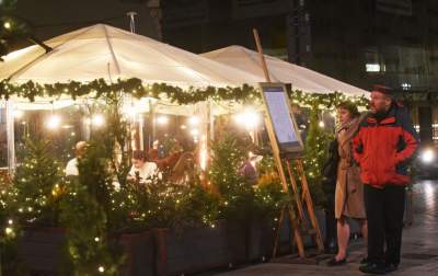 Swięta będą za miesiąc, tymczasem na Rynku Głównym... - zdjęcie 8