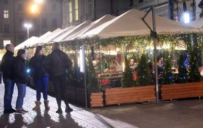 Swięta będą za miesiąc, tymczasem na Rynku Głównym... - zdjęcie 6