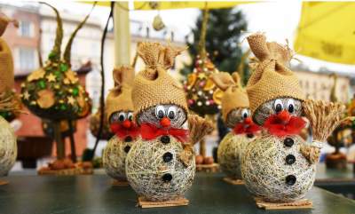 Swięta będą za miesiąc, tymczasem na Rynku Głównym... - zdjęcie 21