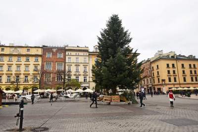Swięta będą za miesiąc, tymczasem na Rynku Głównym... - zdjęcie 13