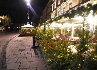 Swięta będą za miesiąc, tymczasem na Rynku Głównym... - zdjęcie 2