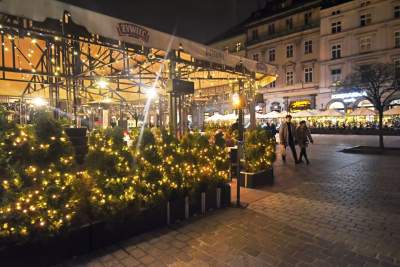 Swięta będą za miesiąc, tymczasem na Rynku Głównym... - zdjęcie 3