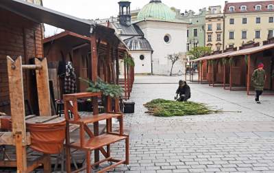 Swięta będą za miesiąc, tymczasem na Rynku Głównym... - zdjęcie 14