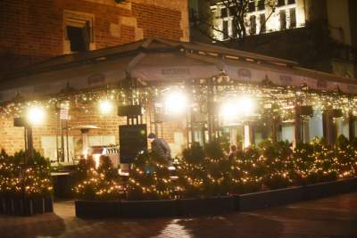 Swięta będą za miesiąc, tymczasem na Rynku Głównym... - zdjęcie 5