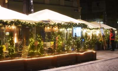 Swięta będą za miesiąc, tymczasem na Rynku Głównym... - zdjęcie 4