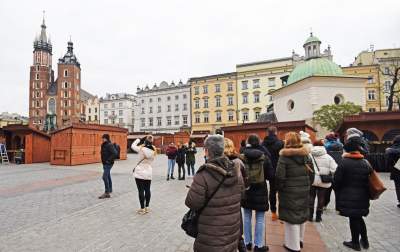 Swięta będą za miesiąc, tymczasem na Rynku Głównym... - zdjęcie 20