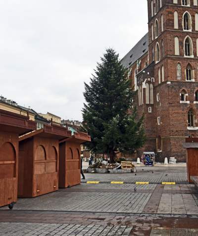 Swięta będą za miesiąc, tymczasem na Rynku Głównym... - zdjęcie 12