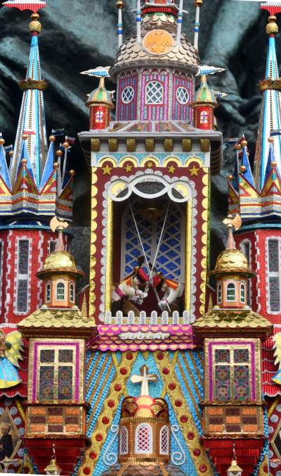 Pokaz szopek na Rynku w Krakowie, drut kolczasty i mędrcy ze wschodu - zdjęcie 50